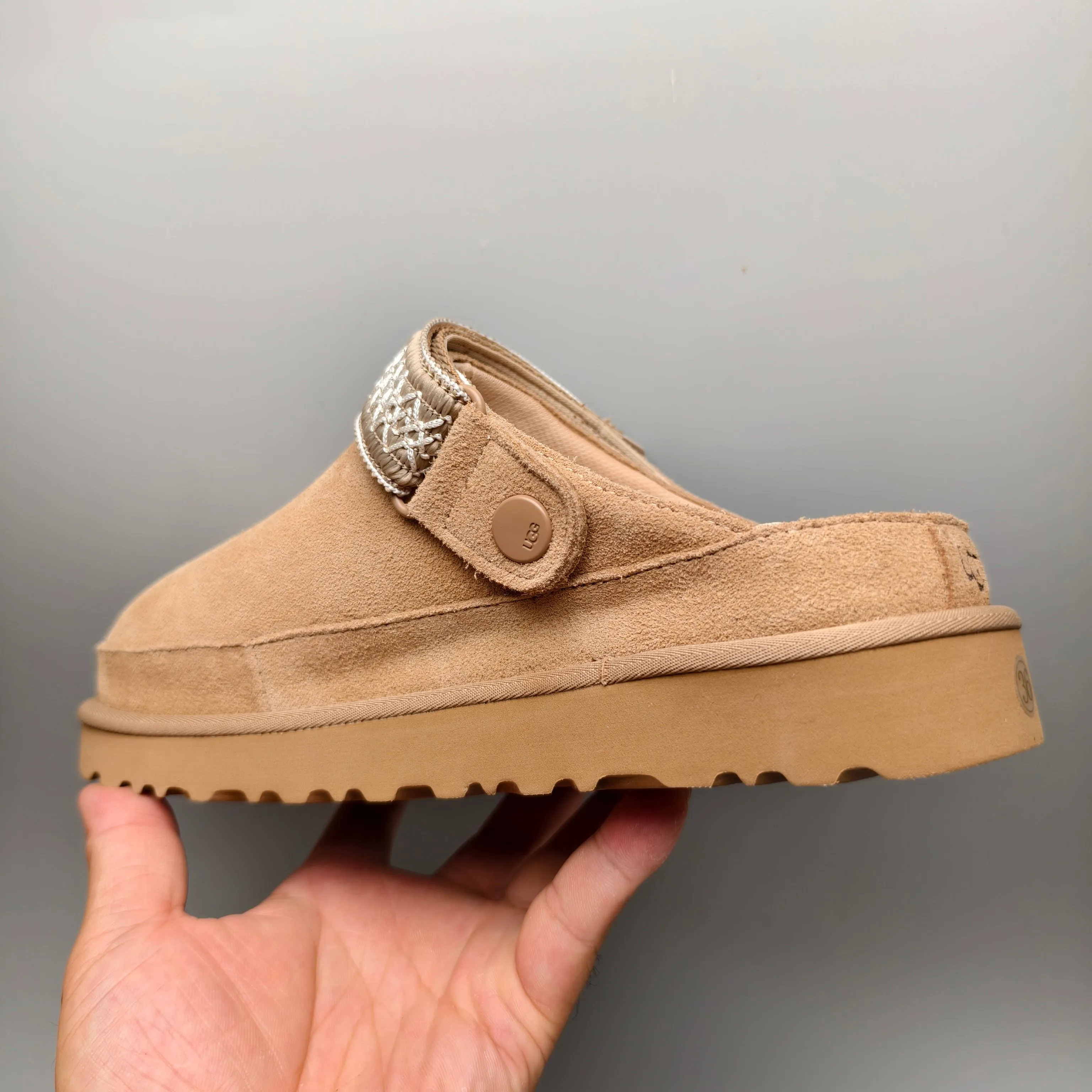 💰440 UGG sheepskin all-in-one snow boots 7710 new fall slip-on sandals Color: Sand Size: 35-41